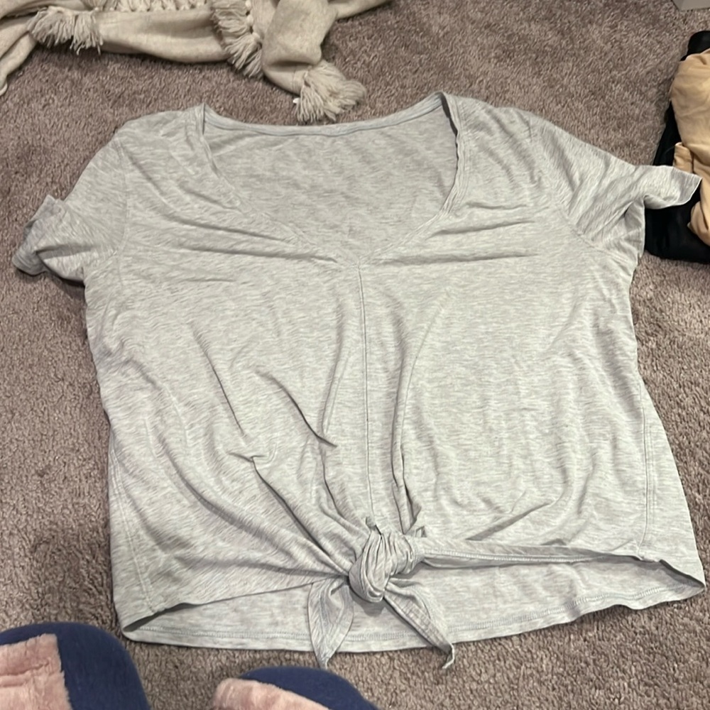 Grey lululemon cropped t